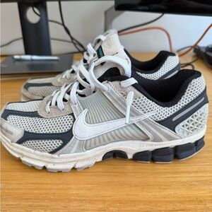 Nike White Gray Black Mesh Athletic Sneakers